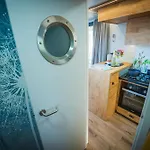 Úszó hotel Luxurioeses Hausboot Roma Woma D13 Fürstenberg-Havel