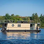 Luxurioeses Hausboot Roma Woma D13