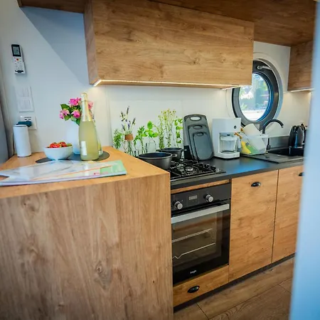 Ботель Luxurioeses Hausboot Roma Woma D13 Фюрстенберг