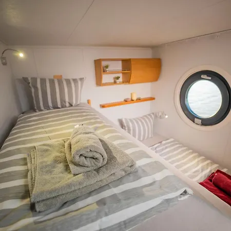 Luxurioeses Hausboot Roma Woma D13 Ботель *