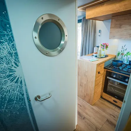 Luxurioeses Hausboot Roma Woma D13 Båthotell