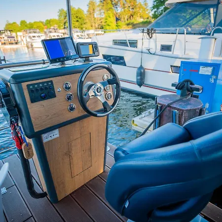 Luxurioeses Hausboot Roma Woma D13 * Фюрстенберг