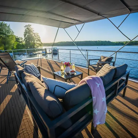 Úszó hotel Luxurioeses Hausboot Roma Woma D13 *