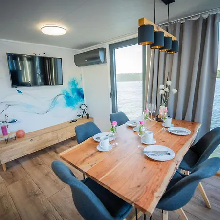 Úszó hotel Luxurioeses Hausboot Roma Woma D13 *