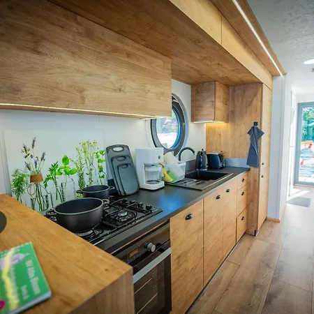 Úszó hotel Luxurioeses Hausboot Roma Woma D13