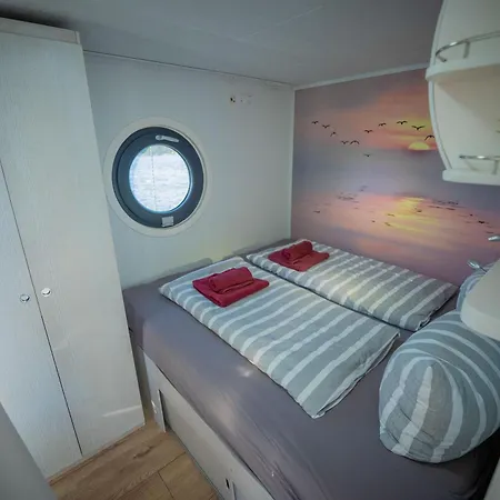 Luxurioeses Hausboot Roma Woma D13 *