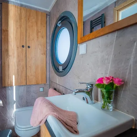 Luxurioeses Hausboot Roma Woma D13 보트호텔