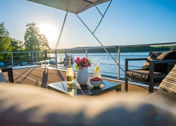 Luxurioeses Hausboot Roma Woma D13 بوتيل