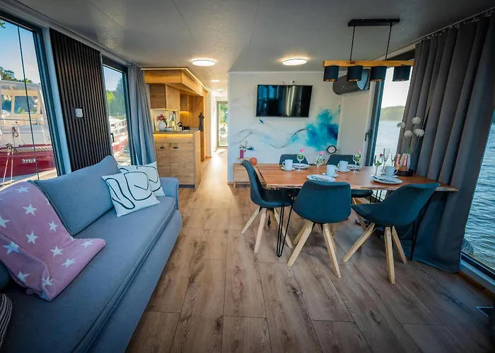 بوتيل Luxurioeses Hausboot Roma Woma D13