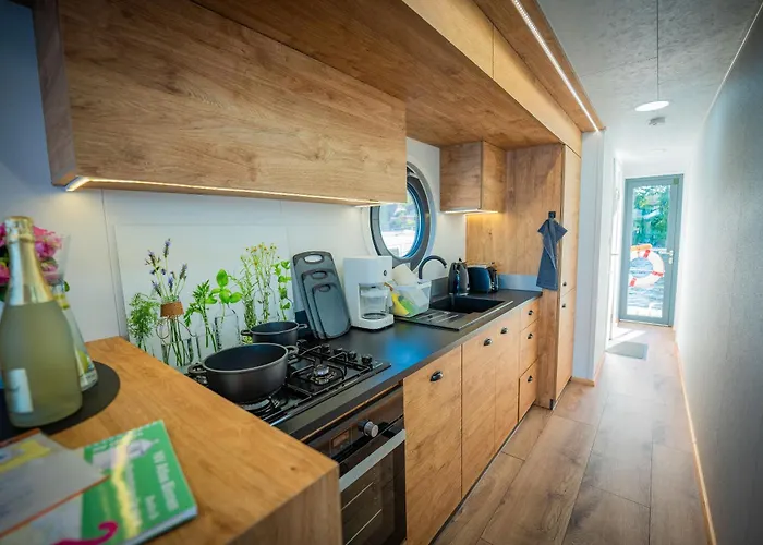 Luxurioeses Hausboot Roma Woma D13