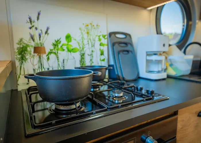 Luxurioeses Hausboot Roma Woma D13 * Fürstenberg-Havel