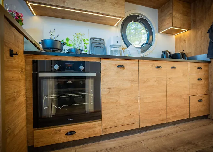 Luxurioeses Hausboot Roma Woma D13