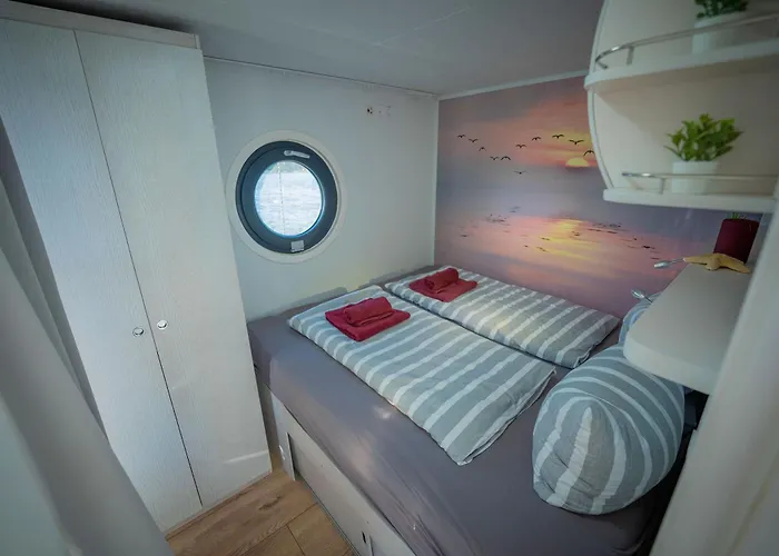 Luxurioeses Hausboot Roma Woma D13 بوتيل Fürstenberg-Havel