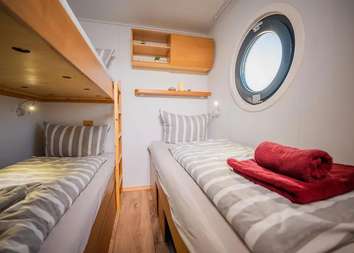 Luxurioeses Hausboot Roma Woma D13 * Fürstenberg-Havel