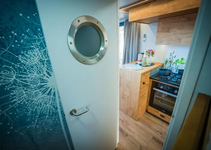 Luxurioeses Hausboot Roma Woma D13 بوتيل