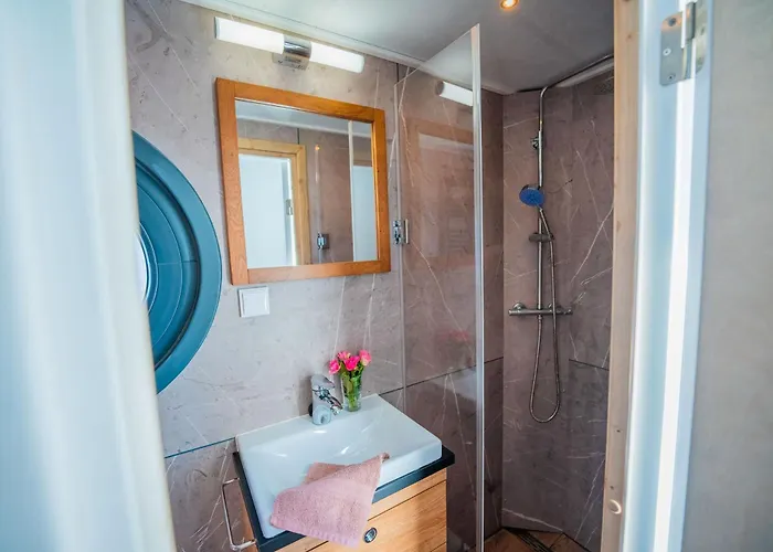 Luxurioeses Hausboot Roma Woma D13