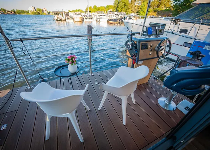 بوتيل Luxurioeses Hausboot Roma Woma D13